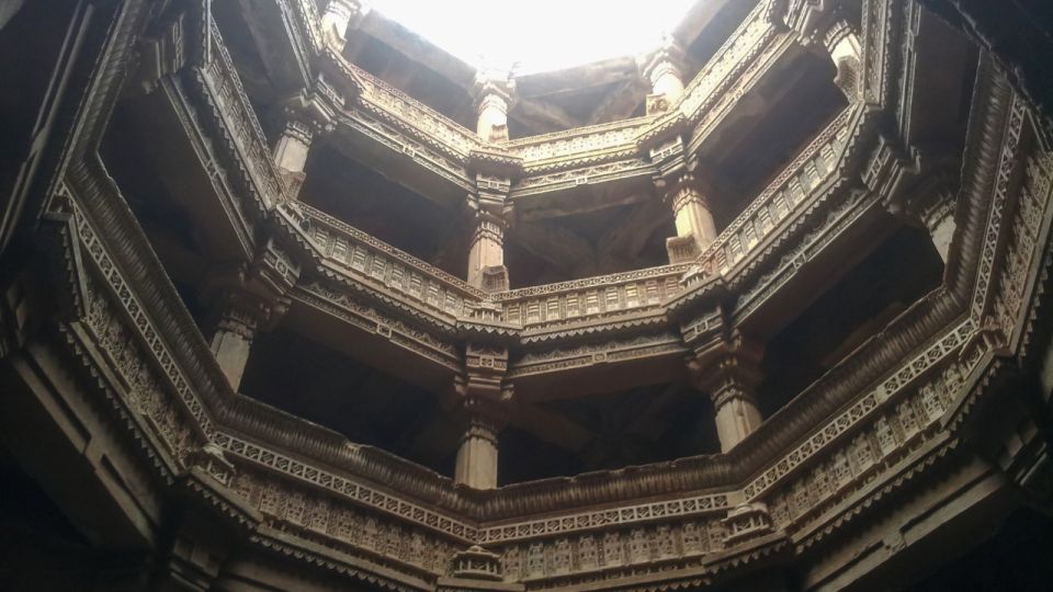 Ahmedabad: Adalaj Stepwell & Religious Tour With Transfer - Experience Highlights and Exploration