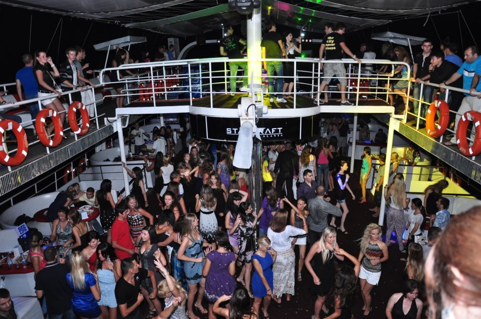 Alanya: Disco Boat Tour With Foam Party and Unlimited Drinks - Experience Highlights