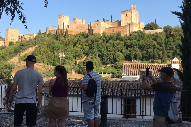 Albaicín and Sacromonte Sunset Tour - Meeting Details