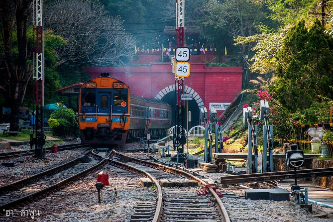 Amazing 1 Day Private Tour to Visit Lampang Province by Train - Local Market Exploration