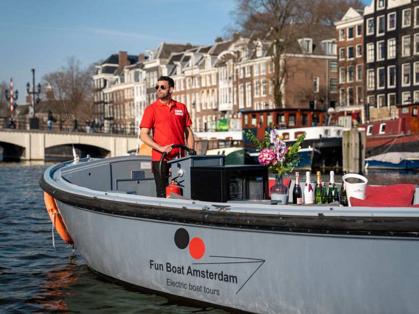 Amsterdam: Canal Cruise With Dutch Pancakes and Drinks - Experience