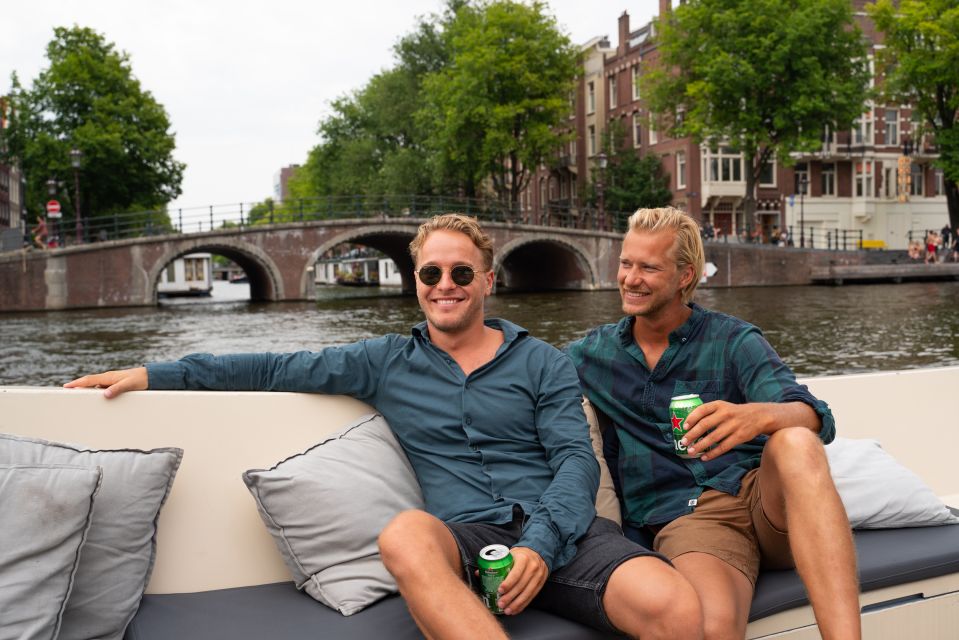 Amsterdam: Evening Canal Cruise With Unlimited Drinks - Experience Highlights