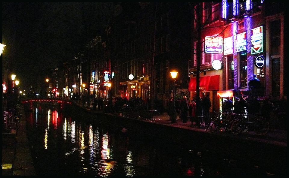 Amsterdam: Red Light District Walking Tour - Experience Highlights and Points of Interest