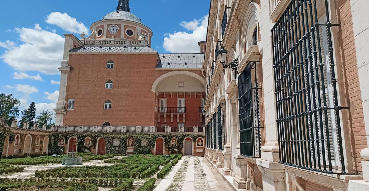 Aranjuez: Royal Palace Guided Tour - Tour Experience
