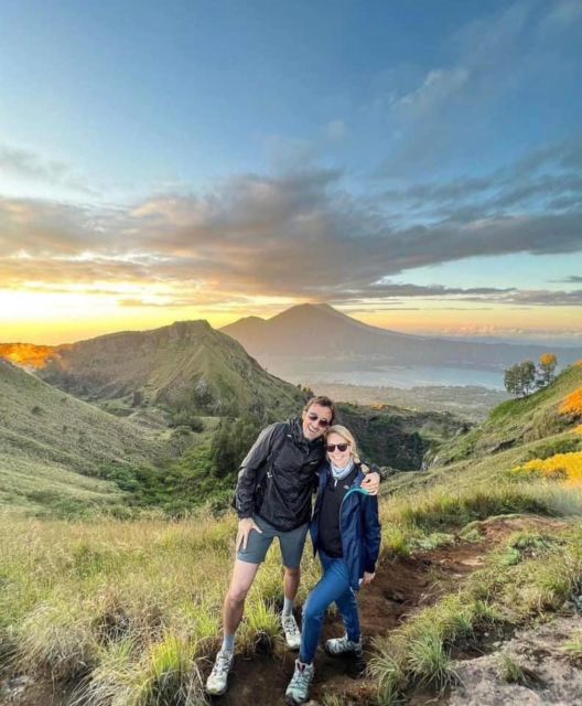 Bali: Mount Batur Sunrise Hike With Natural Hot Spring Tours - Sunrise Hike Experience