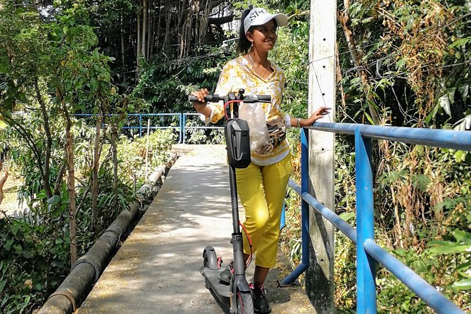 Bang Krachao Shared E-Scooter Tour From Bangkok - Ferry Ride to Sri Nakhon Khuean Khan Park