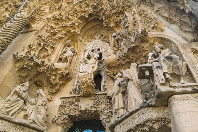 Barcelona Gaudi & Sagrada Familia Montserrat & Wine 2-day Tour - Hosts Response
