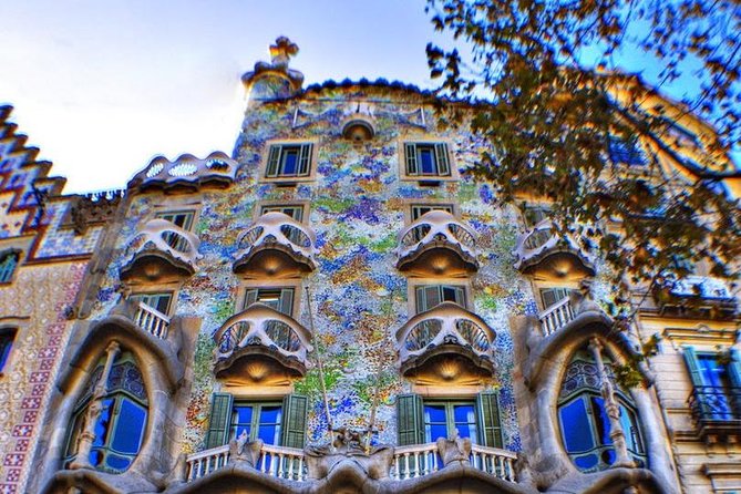 Barcelona Private Walking Tour With Skip the Line La Pedrera and Casa Batllo - Pickup Options