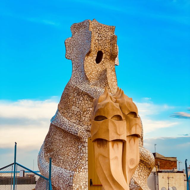Barcelona: Sagrada Família and Gaudí Houses Tour - Tour Highlights and Itineraries