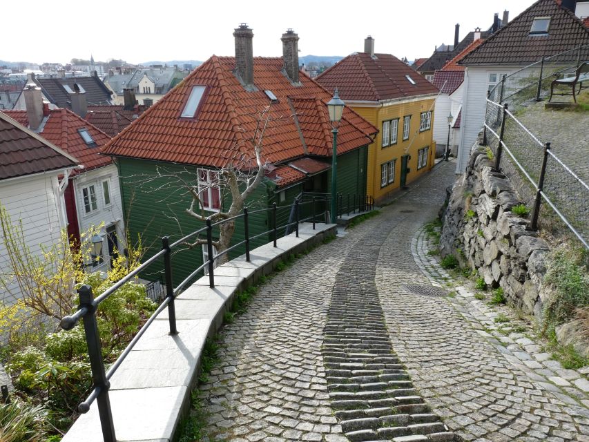 Bergen: City Tour on Foot - Explore Maritime Bergen Charm