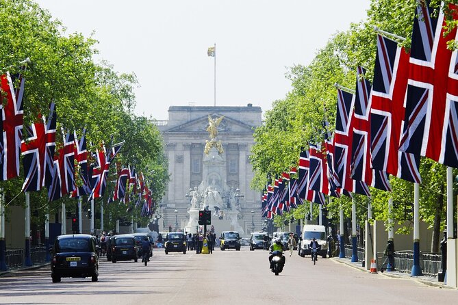 Bespoke Black Cab 3-hour London Landmarks Private Tour - Route Highlights and Local Guide