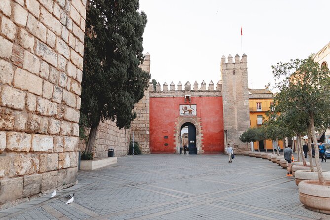 Best of Seville Walking Tour With VIP Alcazar & Cathedral - Alcazar Visit