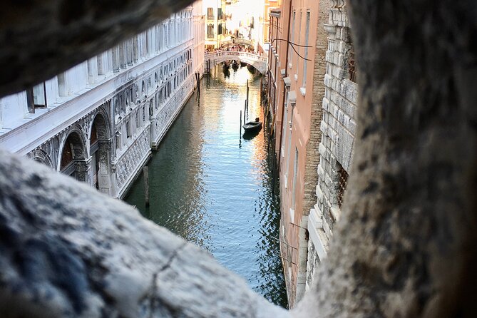 Best of Venice Walking Tour With Gondola, St Marks Basilica and Doge'S Palace - Visitor Experience