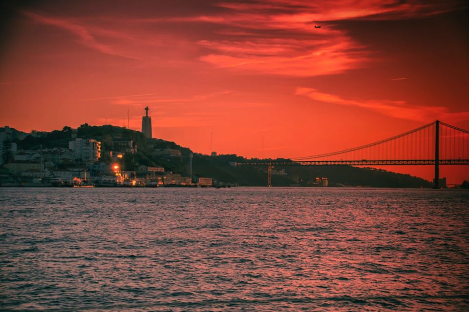 Boat Tour: Sailing in Lisbon Sunset With Local Guide W/Wine - Review Highlights