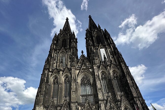 Brewery Tour Including Kölsch and Polaroid Photo in Front of Cologne Cathedral - Meeting and Logistics