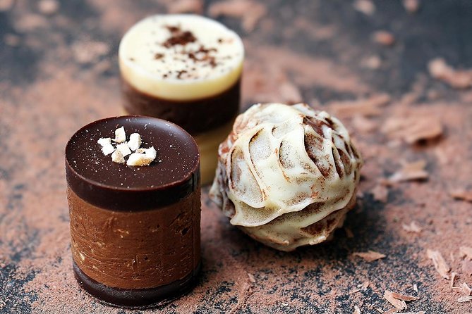Brussels Chocolate Tasting Tour - Landmarks and Neighborhoods Exploration