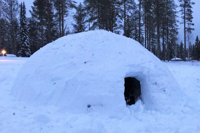 Building a Snow Igloo in Rovaniemi - Winter Clothing and Lunch