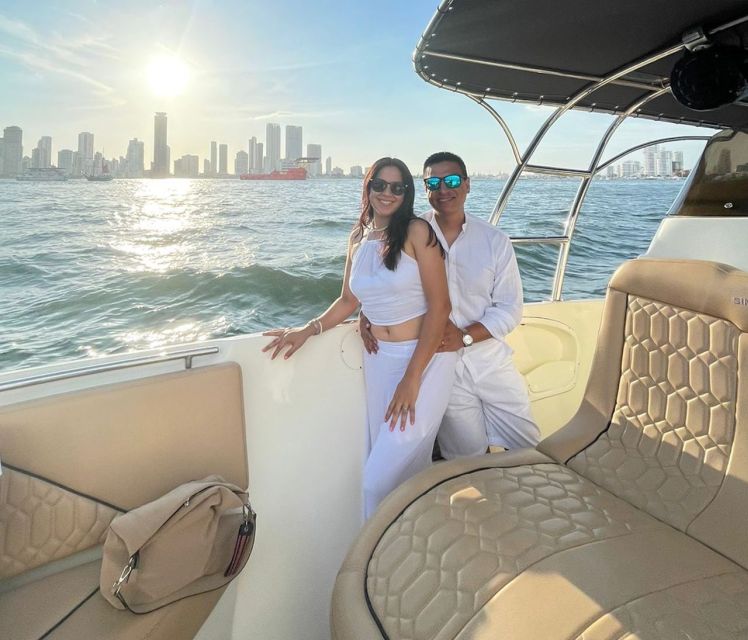 Cartagena: Bay Sunset Tour With Open Bar Included - Inclusions and Amenities