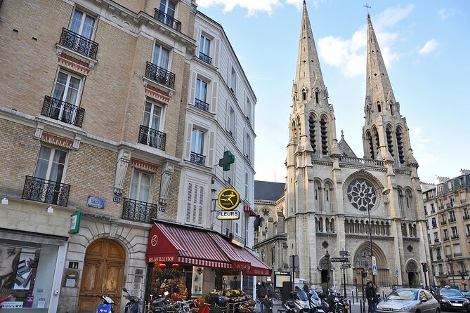 CDG Transfers With Eiffel Tower and Walking Tour of Belleville. - Pickup and Meeting Details