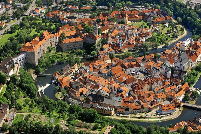 Cesky Krumlov Full Day Tour From Prague and Back - Logistics and Meeting Details