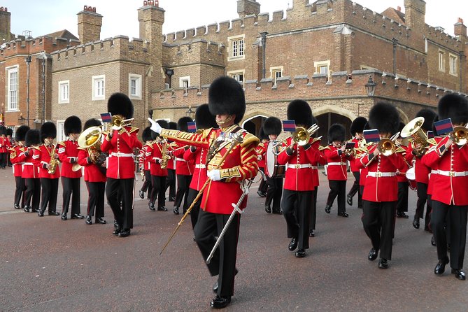 Changing of the Guard Guided Walking Tour in London - Meeting Point and End Point