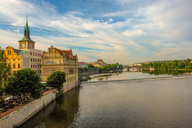 Charles Bridge: SELF-GUIDED WALKING TOUR (Prague) - Meeting Point Details