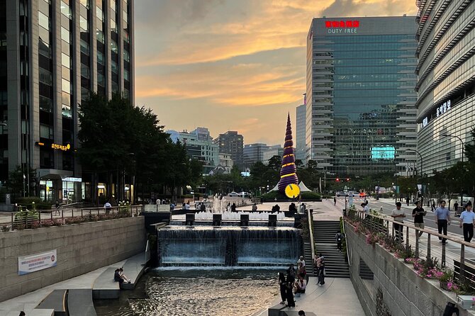 Cheonggyecheon Night Walk Tour With Korean Young Locals - Itinerary Highlights