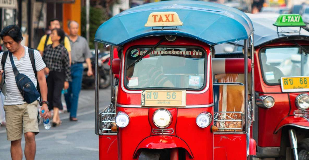 Chiang Mai: Tuk-Tuk Night Tour With Temples and Street Foods - Tour Highlights