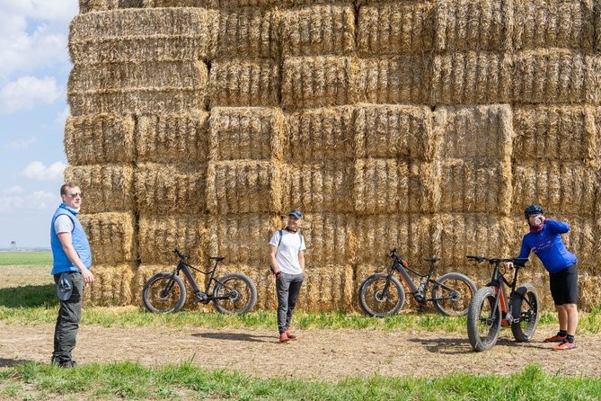 COUNTRY BIKE TOUR to UNETICE BREWERY - Parks and Forest. BIKE or E-BIKE TOUR - Cycling Routes