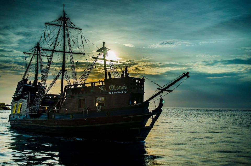 Cozumel: Pirate Ship Cruise With Open Bar, Dinner, and Show - Experience Highlights