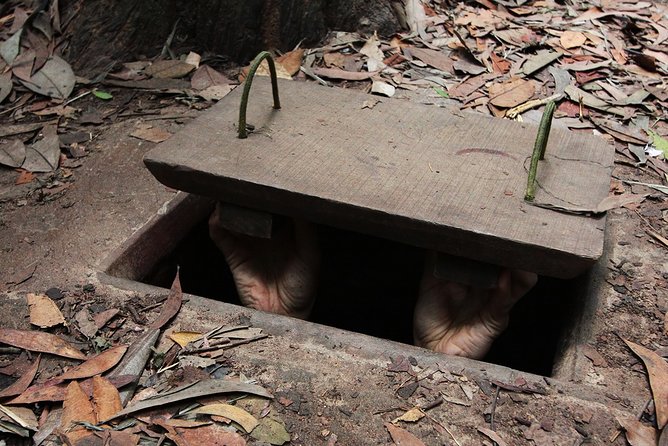 Cu Chi Tunnels - Cao Dai Temple and the Black Virgin Mountain - Private Tour - Cao Dai Temple Visit