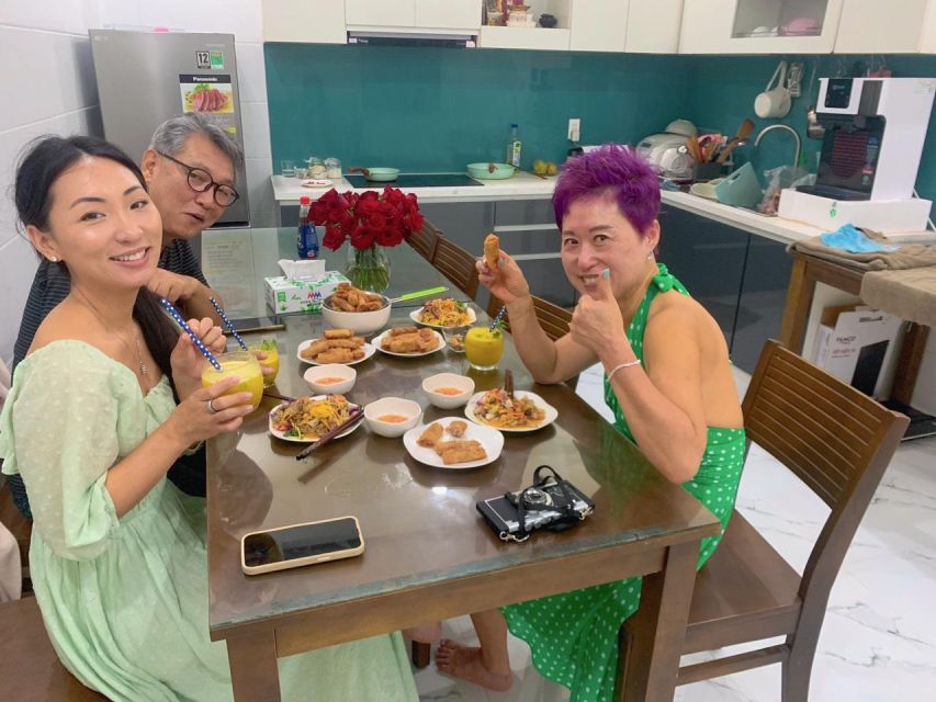 Da Nang: Cooking Class and Tasting Pho With Local Girl - Host and Family