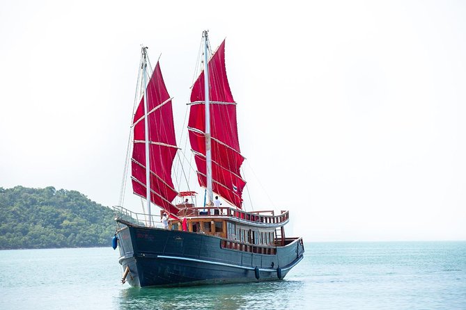 Day Cruise 10h to Angthong Marine Park on Luxury Boat / Incl. Breakfast & Lunch - Dive Into Exciting Water Activities