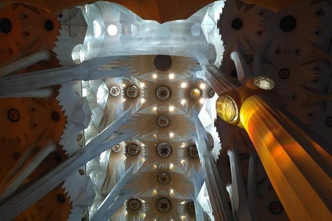 Decoding Gaudí on a Private Tour With Official Guide - Meeting and Pickup Options