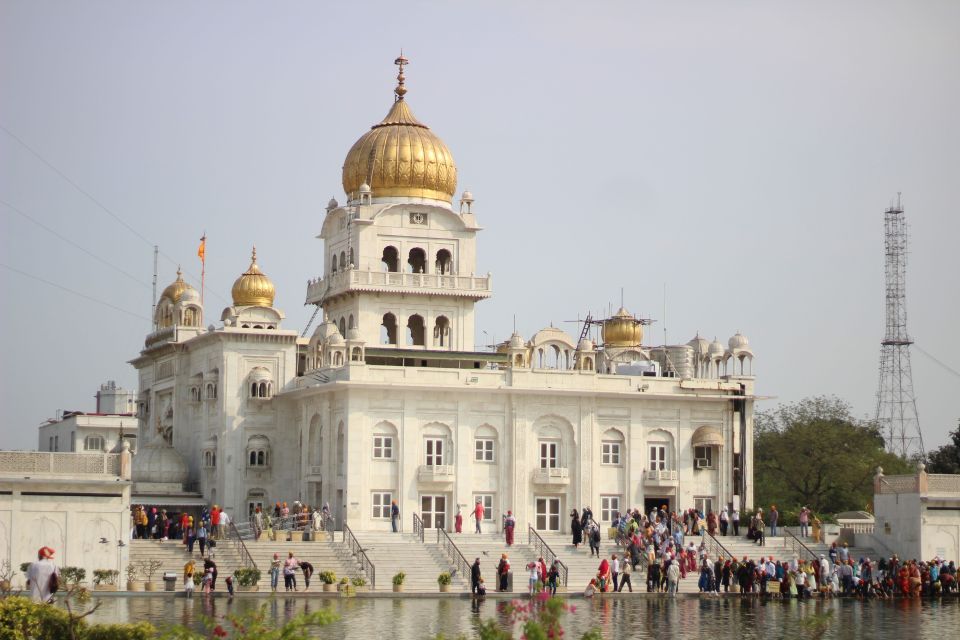 Delhi: Full-Day Delhi Sightseeing Tour by Public Transport - Sightseeing Experience