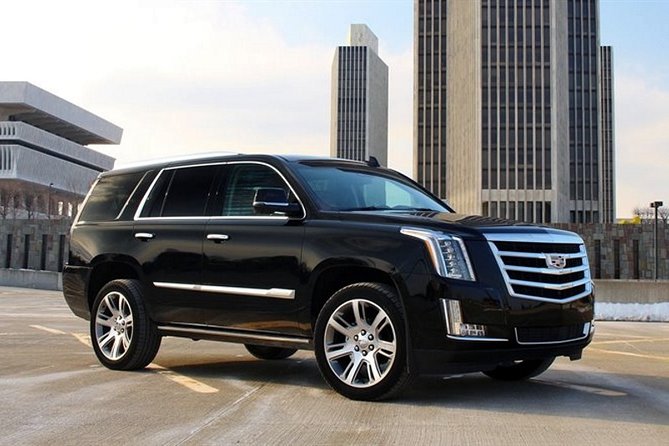 Departure Private Transfer: Niagara Falls to Toronto Airport YYZ in Luxury SUV - Traveler Assistance Offered