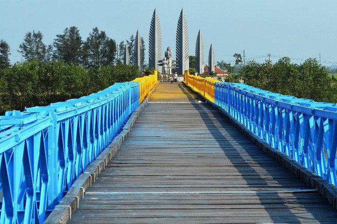 Dmz Tour From Hue - Vinh Moc Tunnels Car Tour - Inclusions and Amenities