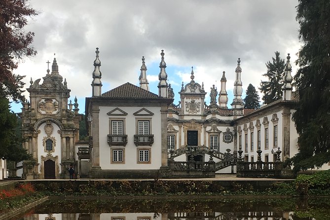 Douro Valley Small Group Tour, Mateus Palace, Lunch and Wine Tastings - Meeting Point and Schedule