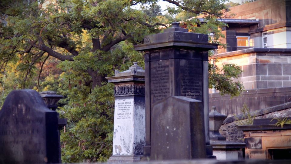 Edinburgh: 2-Hour Ghost Tour in Spanish - Inclusions and Important Information