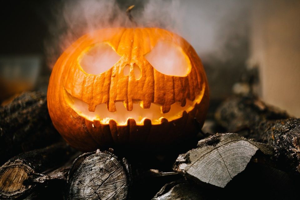 Edinburgh: Dark Secrets of the Old Town Halloween Tour - Activity Highlights