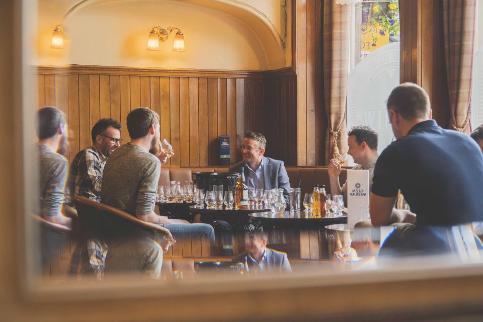 Edinburgh: Guided Whisky Tasting & Walking Tour - Experience Highlights