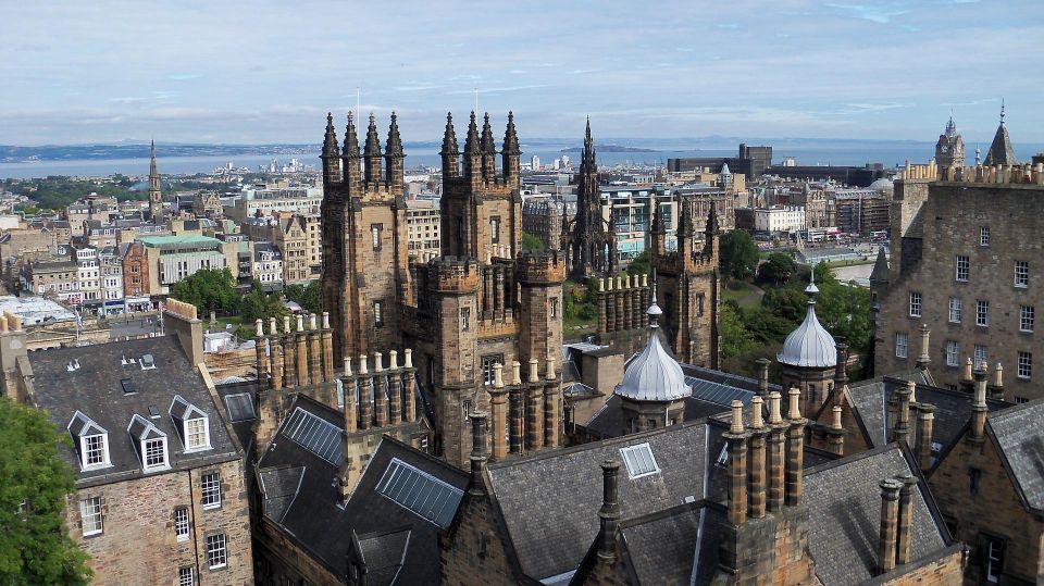 Edinburgh: Self-Guided Audio Tour - Audio Guide Features