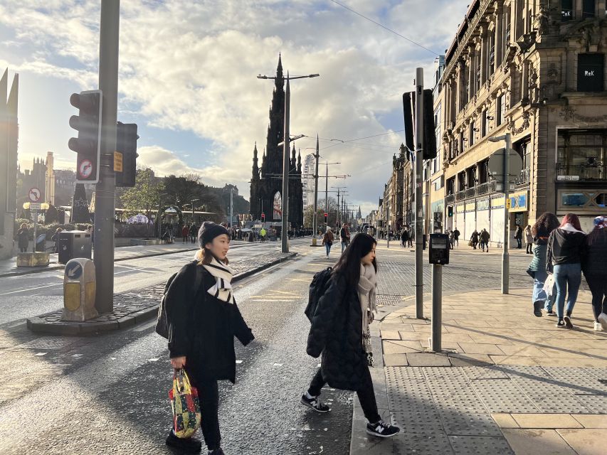 Edinburgh : The Royal Mile Old Town Guided Walking Tour - Experience Highlights