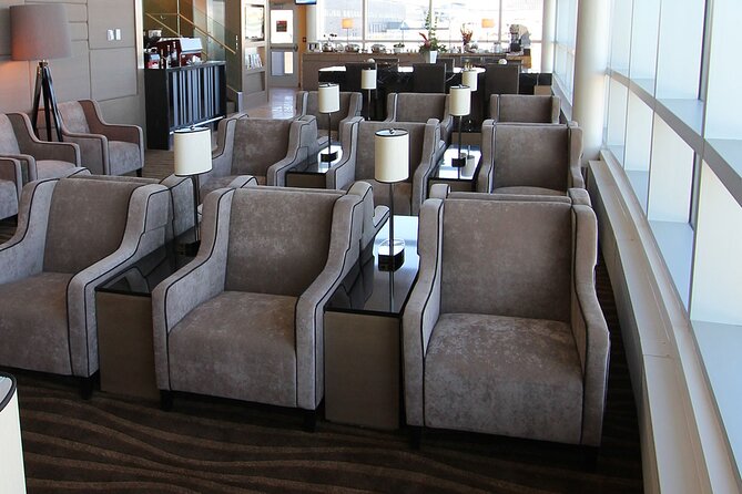 Edmonton International Airport Plaza Premium Lounge - Lounge Overview and Services