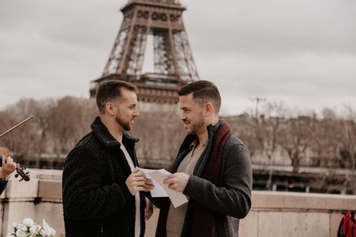 Eiffel Tower Proposal Lgbtqia / 1h Photographer - Location Information