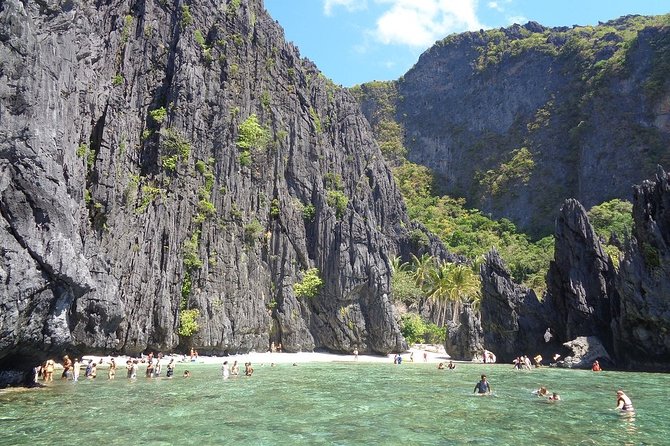 El Nido Island Hopping Tour a With Lunch - Pricing and Booking Information