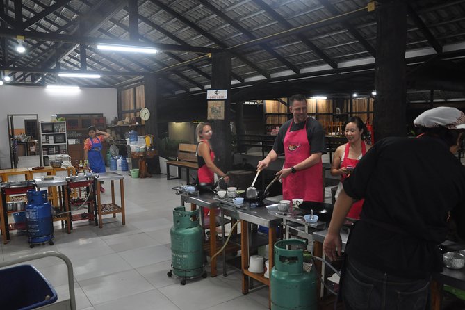 Evening Cooking Class in Organic Farm With Local Market Tour - Cooking Class Details