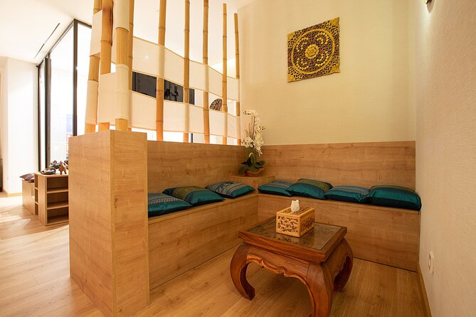 Exfoliating and Moisturizing Body Treatment of 60 Min in THAI MASSAGE ALURA - Procedure Details