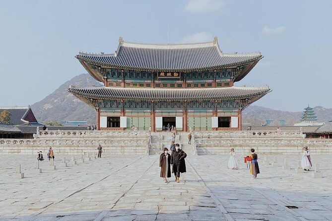 Family Day In Seoul With A Local: Private & Personalized - Private Guide Attention
