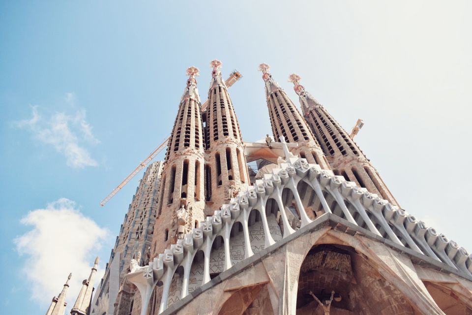 Fast-Track Access: Sagrada Familia 1.5-Hour Guided Tour - Meeting Point and Guided Tour